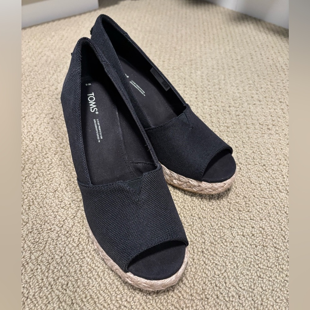 Toms Wedge Peep Toe wedge, sz 8